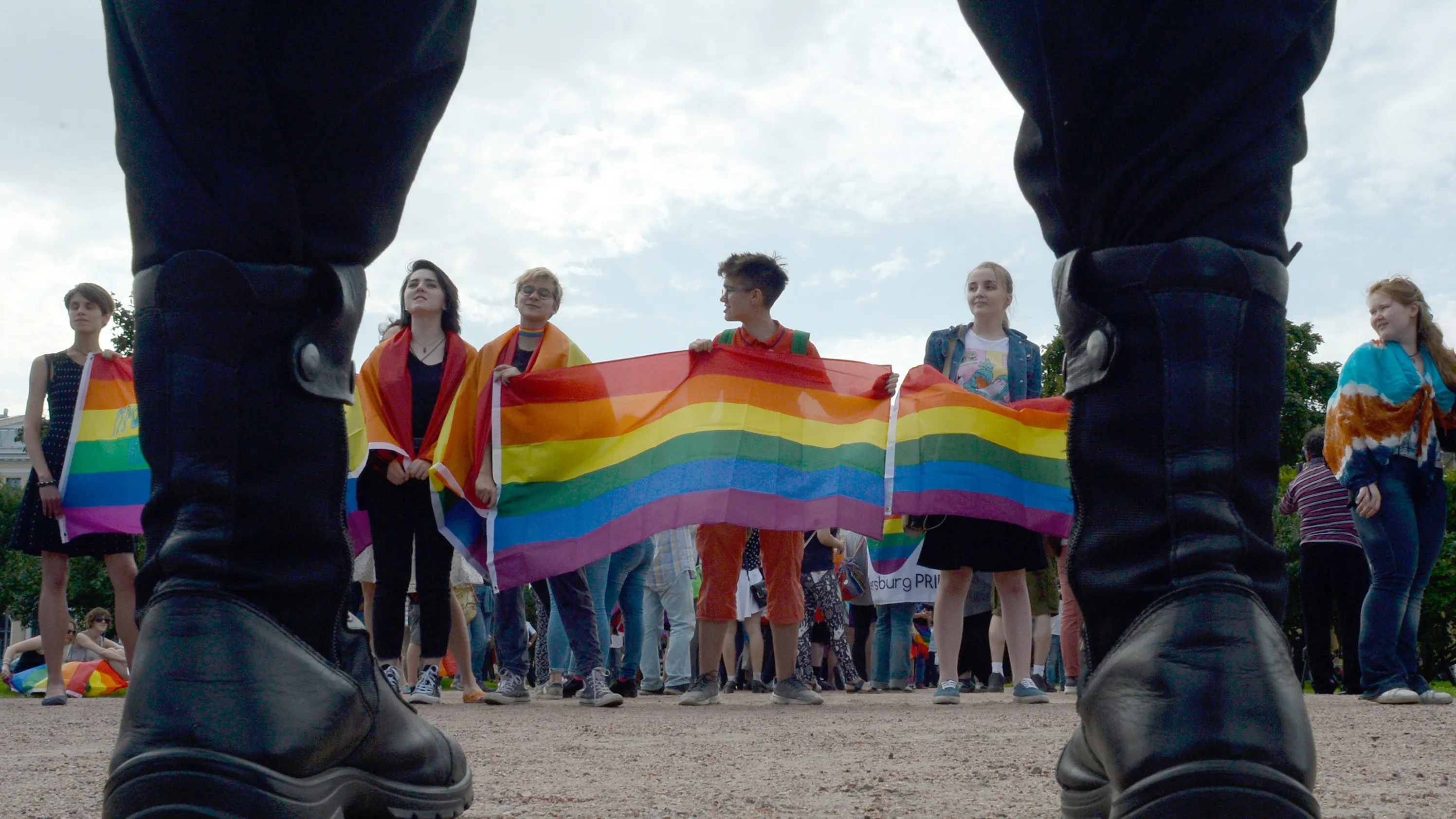 «Почему я остаюсь в России?» – личные истории ЛГБТК+ людей